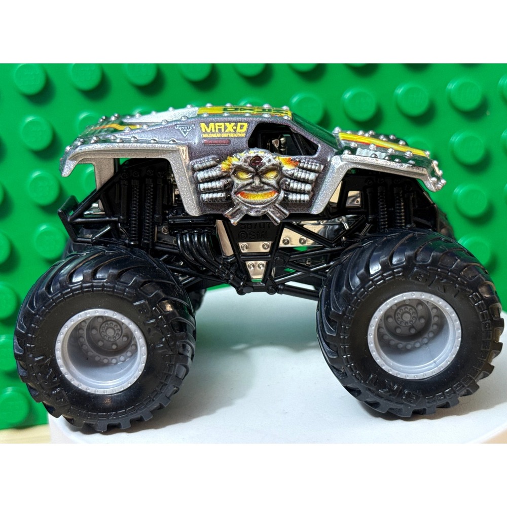 Monster Jam Max-D Maximum Destruction Silver 1:64 Die-Cast Monster Truck BKT